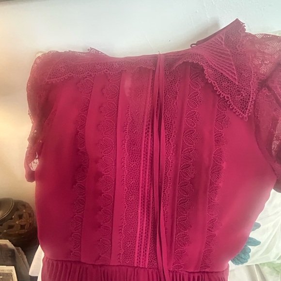 Only worn once SELF PORTRAIT LACE TRIM PLEATED MIDI DRESS in burgundy - size 2! - Picture 5 of 12